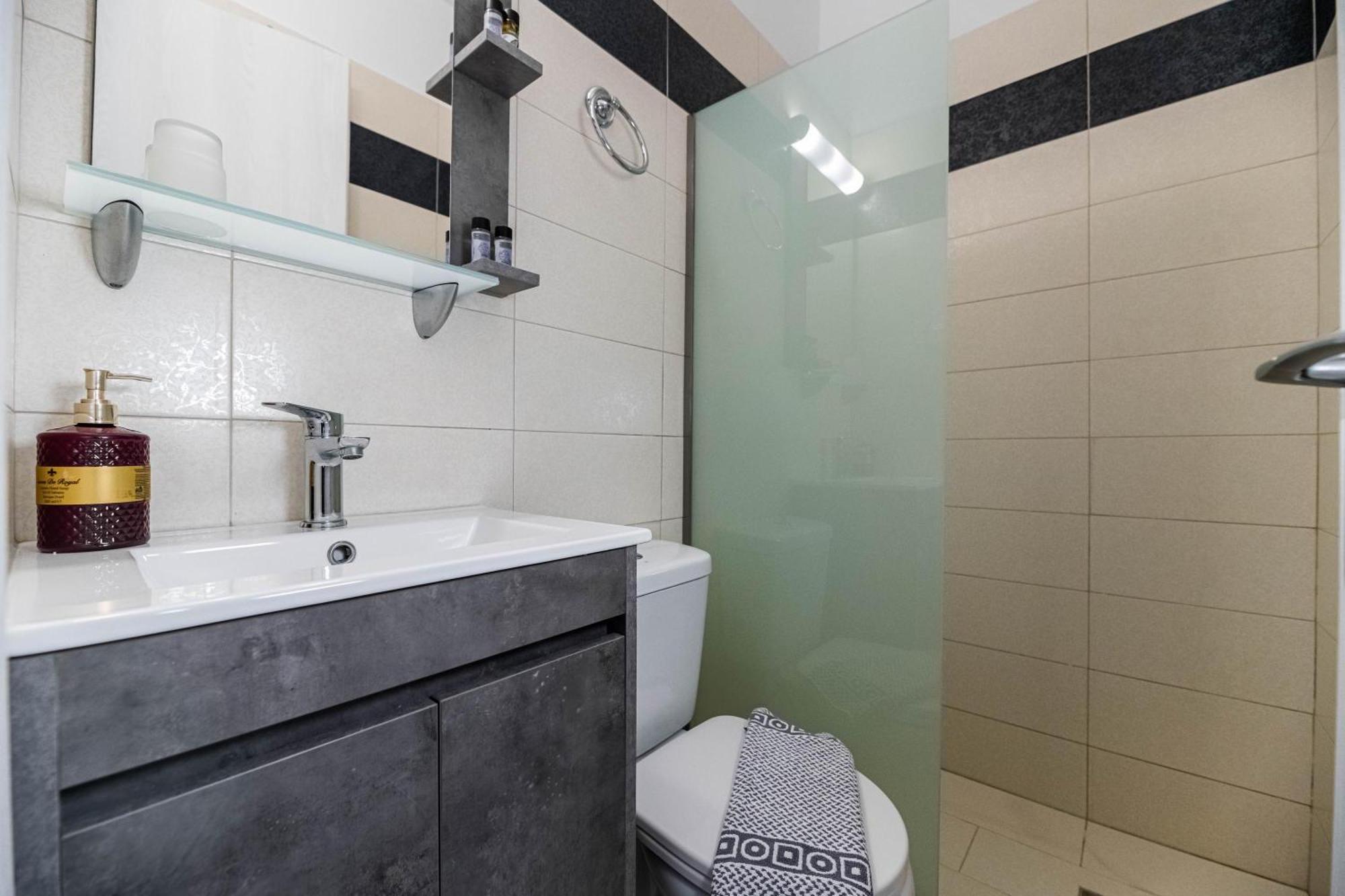 Aperanto Galazio Apartment 아크앤젤로스 외부 사진